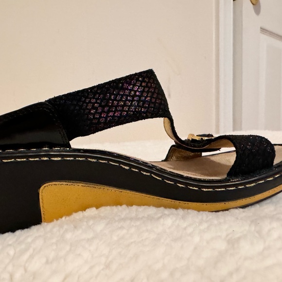 Alegria Adjustable Platform Sandals - Picture 10 of 13